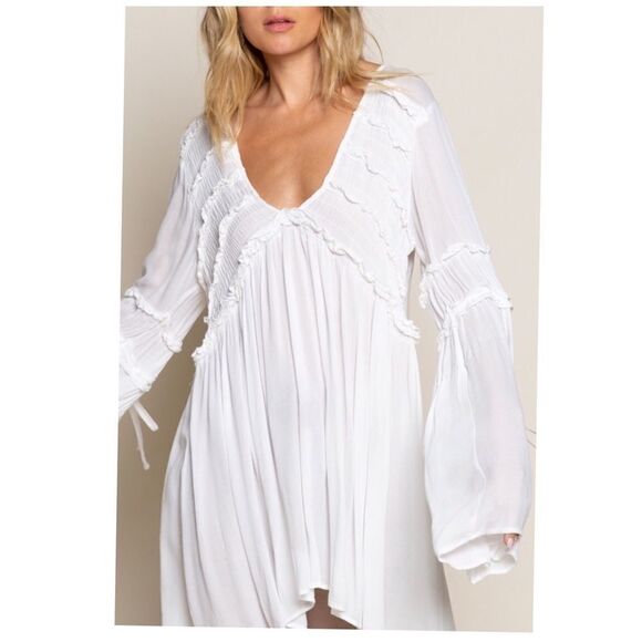 𝅺off White Tunic with Ruffle Detail & Bell Sleeves - Picture 5 of 13